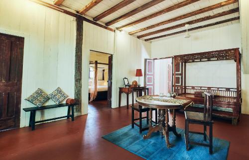 King Bed Suite - Plantation House 1