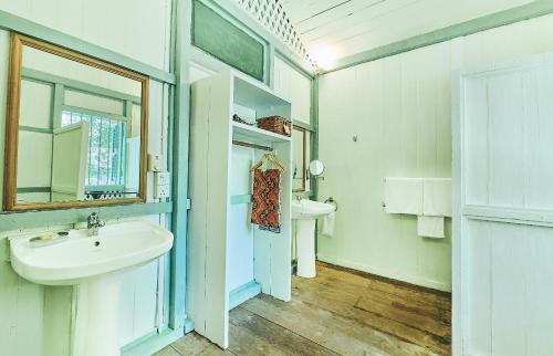 Two-Bedroom Suite - Colonial House 4