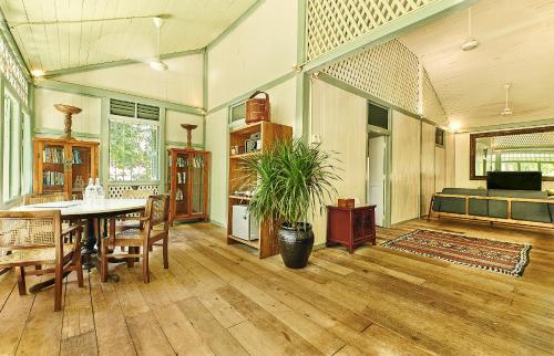 Two-Bedroom Suite - Colonial House 4