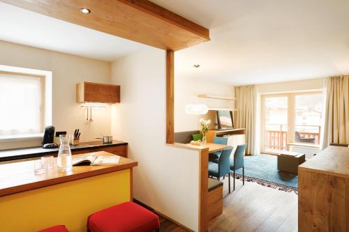 Deluxe One Bedroom Suite