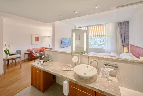 Junior Suite with Bay View