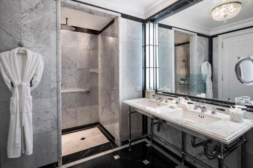 One-Bedroom 5th Avenue Suite - Butler Service