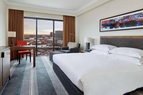 King Room with Canal View - High Floor