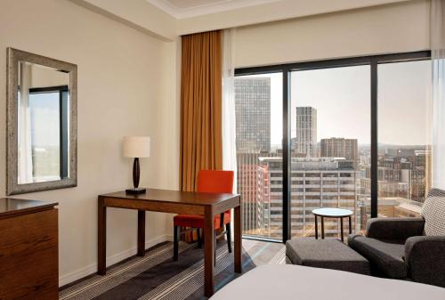 King Room with Canal View - High Floor
