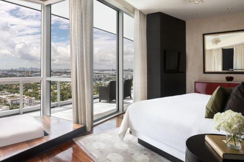  The Ritz-Carlton Suite, 1 Bedroom Presidential Suite