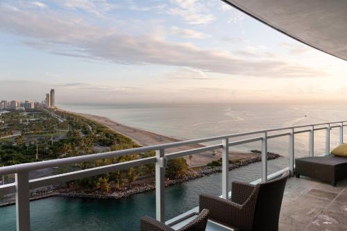  The Ritz-Carlton Suite, 1 Bedroom Presidential Suite
