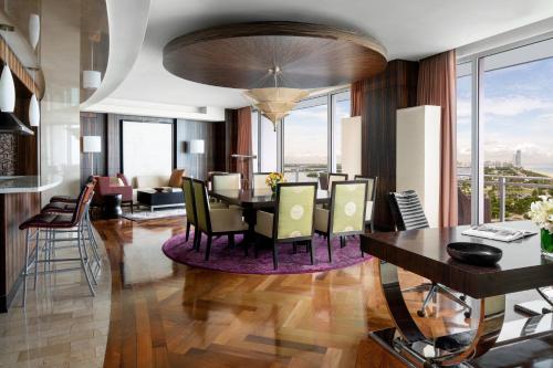  The Ritz-Carlton Suite, 1 Bedroom Presidential Suite