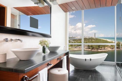 Coastline View Room with 1 King Bed