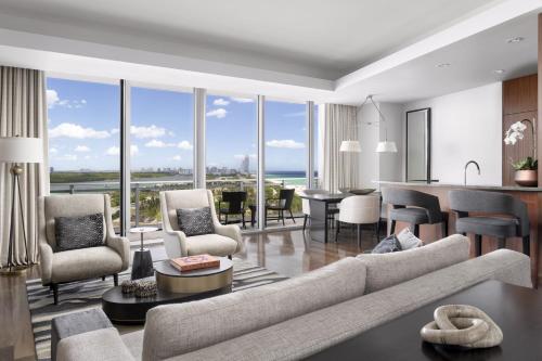 Coastline View 2 Bedroom Suite, Bedroom 1: 1 King, Bedroom 2: 2 Queen