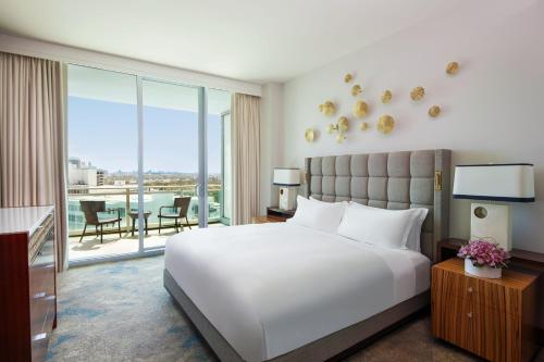 Ocean View 2 Bedroom Suite, Bedroom 1: 1 King, Bedroom 2: 2 Queen