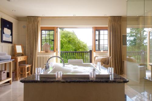 Luxury Suite with Spa Bath