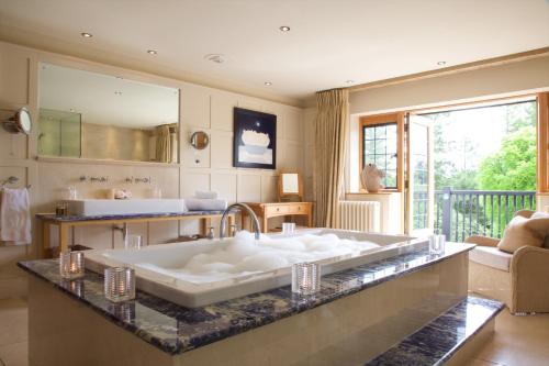 Luxury Suite with Spa Bath
