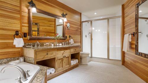 Deluxe One Bedroom Suite