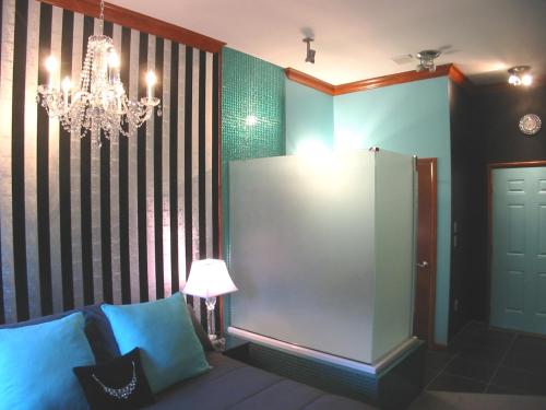 Queen Theme Room