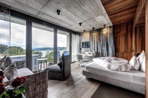 Junior Suite with Lake View