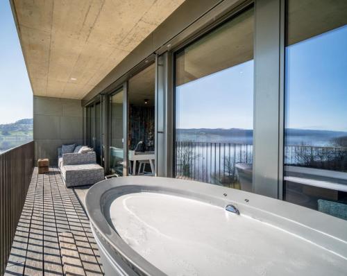 Junior Suite with Lake View