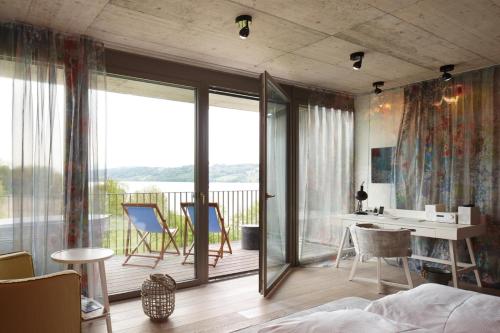 Junior Suite with Lake View