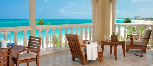 Villas Grace Bay Three-Bedroom Suite