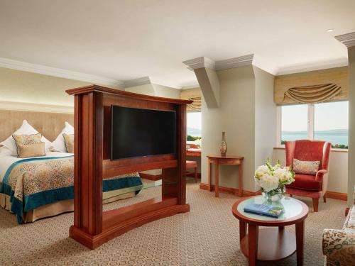 Estate Room