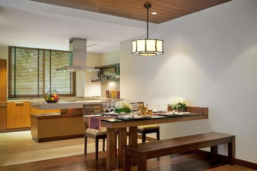 room_title_seaview-pool-suite-2-bedrooms