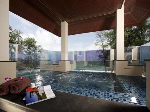 room_title_royal-seaview-jacuzzi-penthouse-3-br
