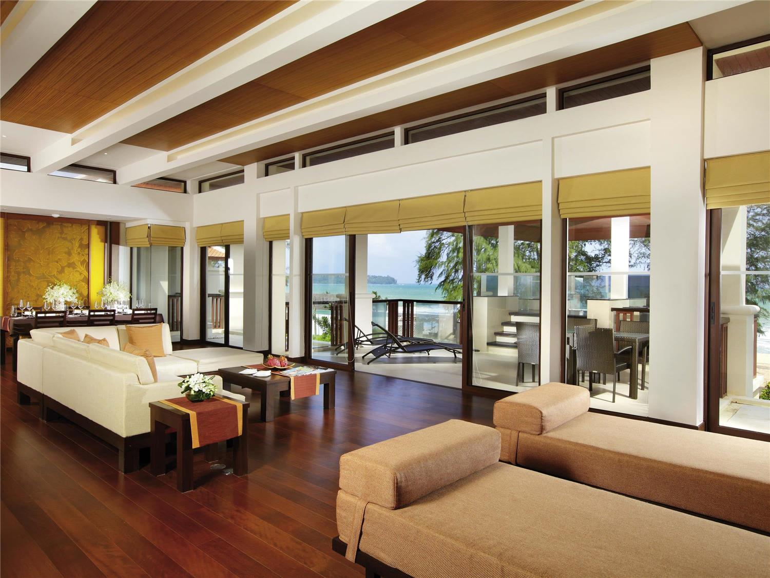 room_title_royal-seaview-jacuzzi-penthouse-3-br