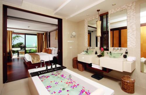 room_title_seaview-pool-suite-1-bedroom-king