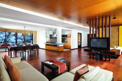 room_title_seaview-jacuzzi-penthouse-3-bedrooms