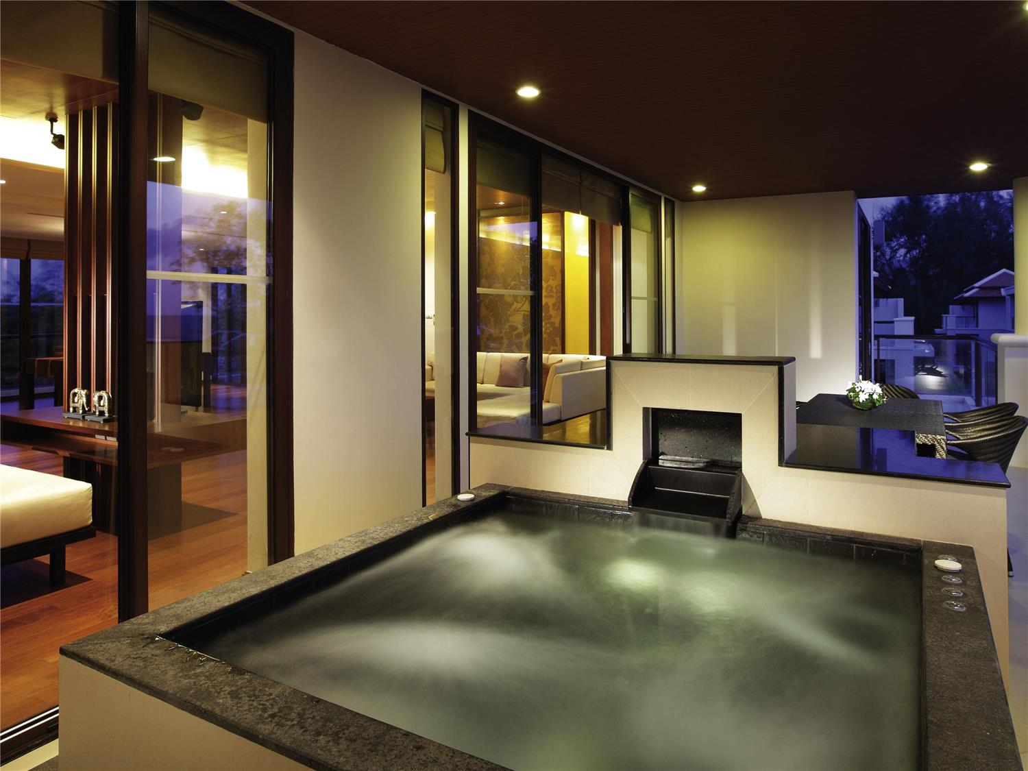 room_title_seaview-jacuzzi-penthouse-3-bedrooms