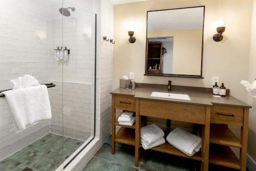 Mangrove Queen Room with Two Queen Beds 