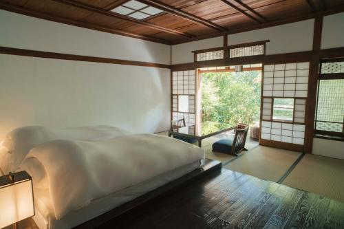 YAMAZAKURA Japanese-Style Room with Open Air Bath