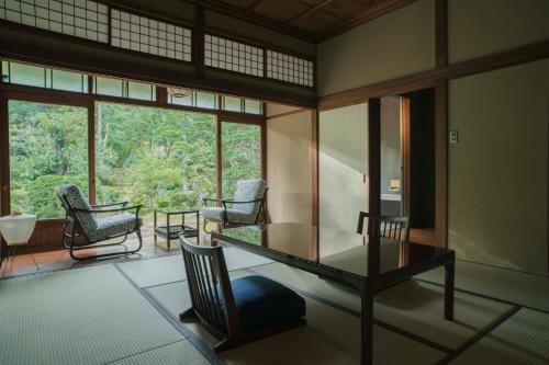 TOKONATSU Room with Tatami Area and Garden View