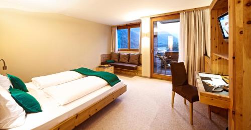 Double Room with Balcony and Mountain View