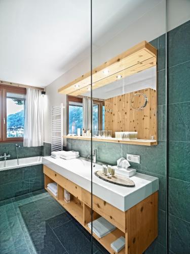Double Room with Balcony and Mountain View