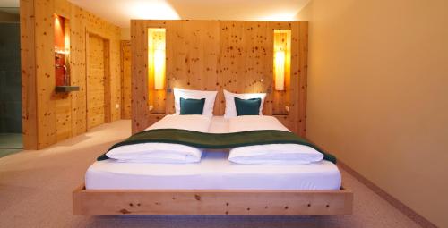 Double Room with Balcony and Lake View