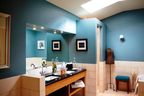 Feature Suite