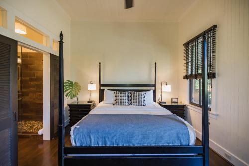 King Room with Courtyard View