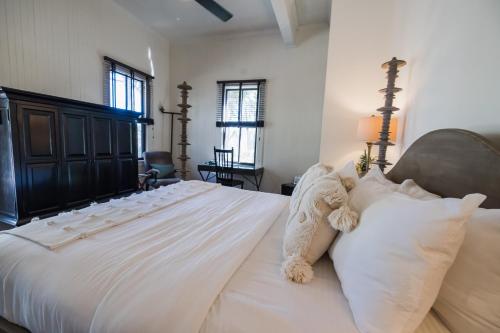 King Room with Partial Ocean View