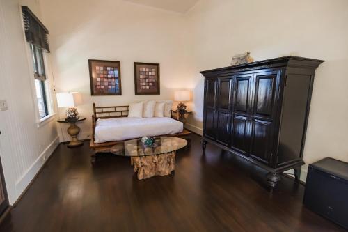  King Suite with Partial Ocean View