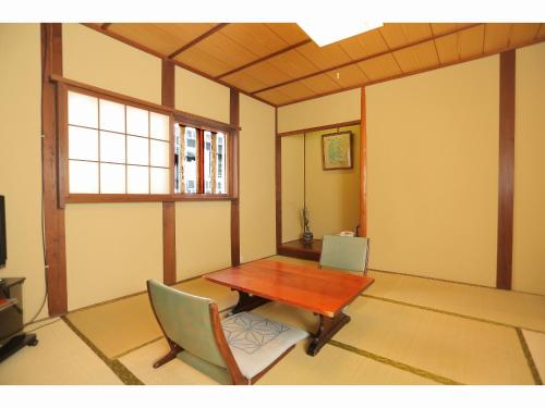 Japanese-Style Twin Room with Shared Bathroom