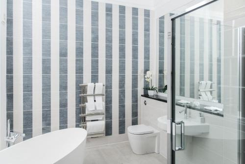 One Bedroom Apartment