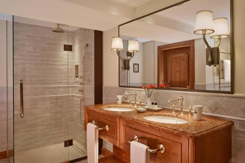 Deluxe Room, King