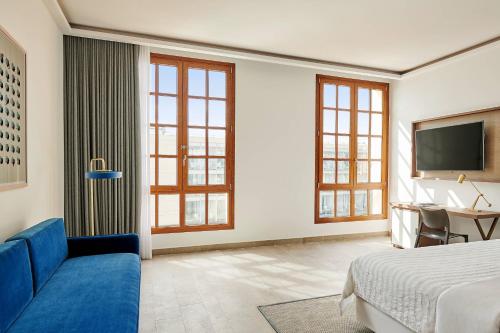 Superior Historic King Room with Partial Sea View