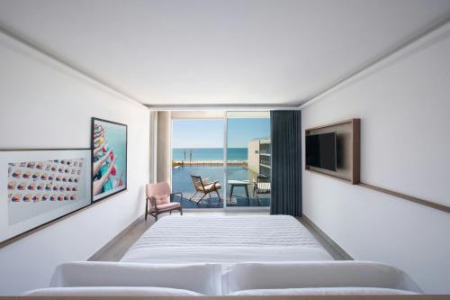 Premium King Room with Balcony and Sea View