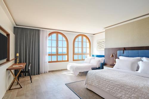 Family Junior Suite Beach Front