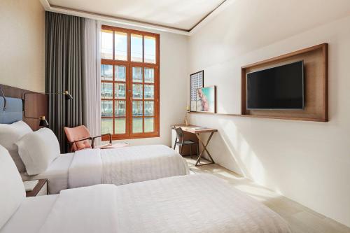 Superior Historic Twin Room with Partial Sea View