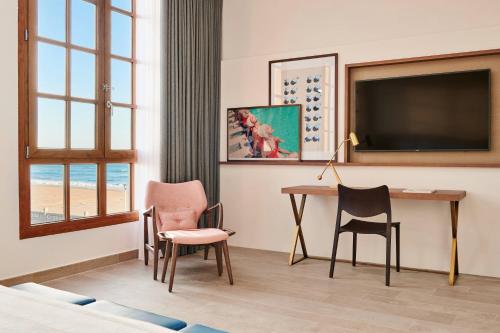 Superior Historic Twin Room with Partial Sea View