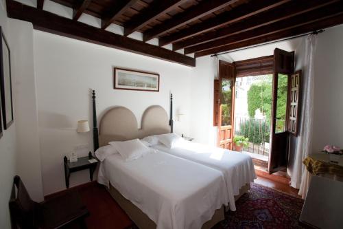 Superior Double or Twin Room with lateral Alhambra view