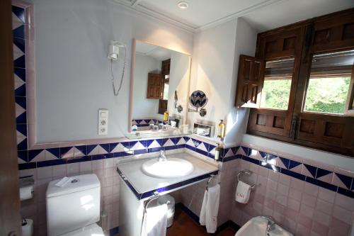 Superior Double or Twin Room with lateral Alhambra view