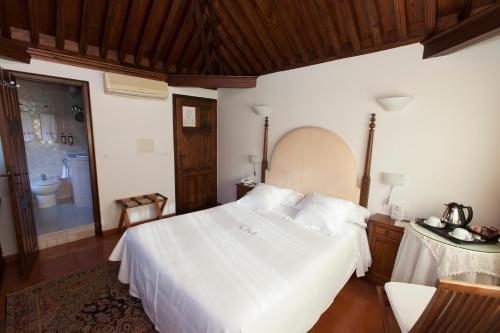 Double Room with frontal Alhambra view
